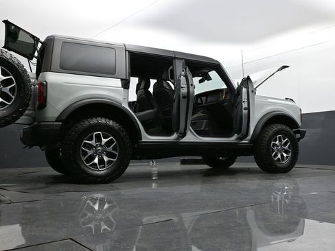 Used 2024 Ford Bronco Badlands image 36