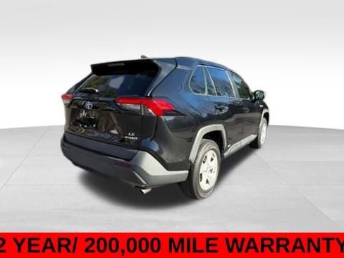 Used 2021 Toyota RAV4 LE image 8