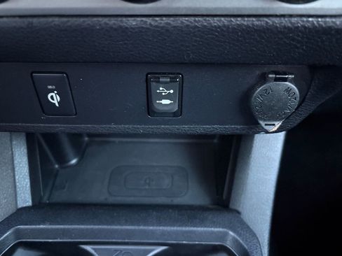 Used 2016 Toyota Tacoma TRD Sport image 6