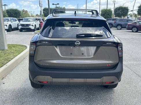 New 2026 Nissan Kicks SR FWD image 8