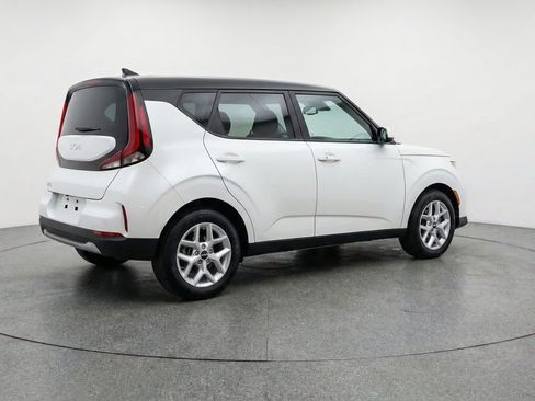 Used 2025 Kia Soul LX w/ LX Technology Package FWD image 9