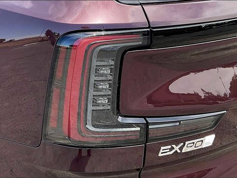 New 2025 Volvo EX90 Ultra image 25