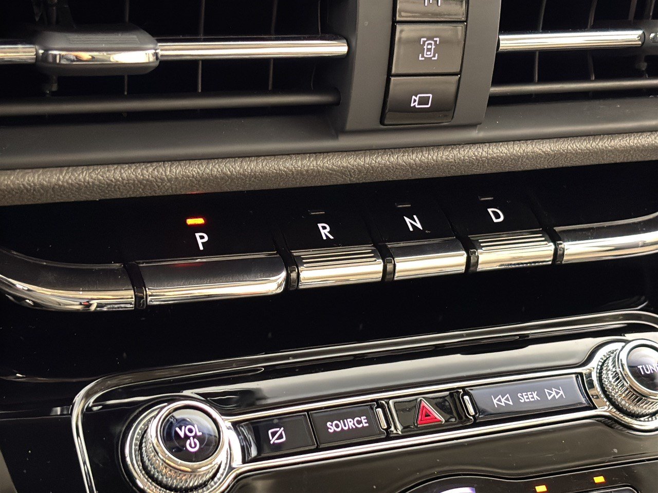 Used 2021 Lincoln Corsair FWD w/ Convenience Package image 21