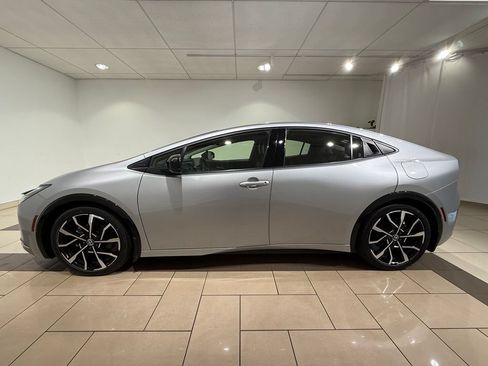 Used 2024 Toyota Prius Prime FWD image 2