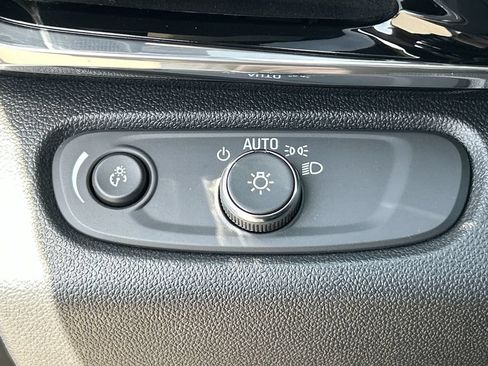 Used 2025 Buick Envista Sport Touring w/ Convenience I Package FWD image 18