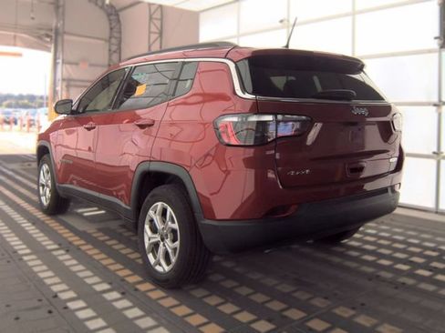 Used 2025 Jeep Compass Latitude w/ Sun & Sound Group AWD/4WD image 7
