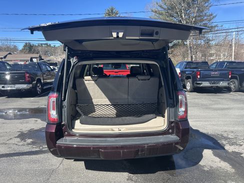 Certified 2017 GMC Yukon SLT w/ Premium Edition image 8