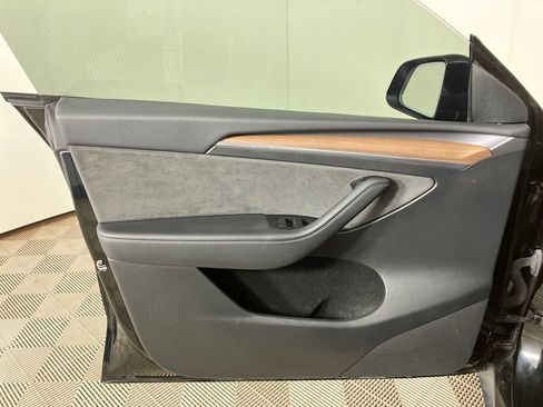 Used 2024 Tesla Model Y Long Range image 22