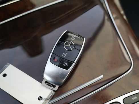 Used 2019 Mercedes-Benz E 300 4MATIC w/ Premium 1 Package image 65