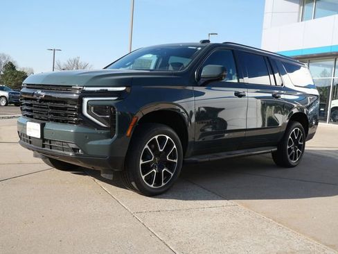 New 2026 Chevrolet Suburban RST w/ RST Capability Package AWD/4WD image 3