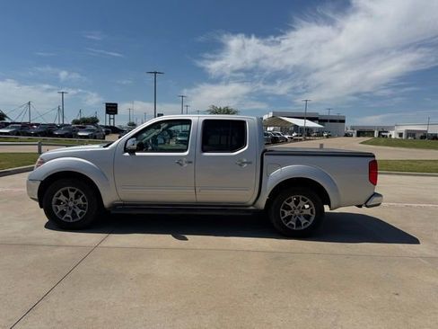 Used 2019 Nissan Frontier SL RWD image 7