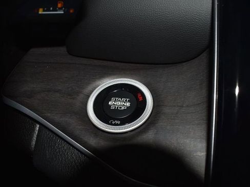 New 2025 Jeep Grand Cherokee Limited w/ Black Appearance Package image 19