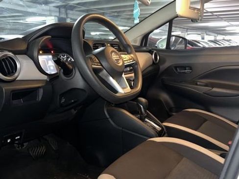 Used 2020 Nissan Versa SV image 9