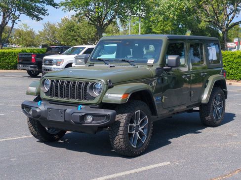 Used 2024 Jeep Wrangler Unlimited w/ Convenience Group AWD/4WD image 5