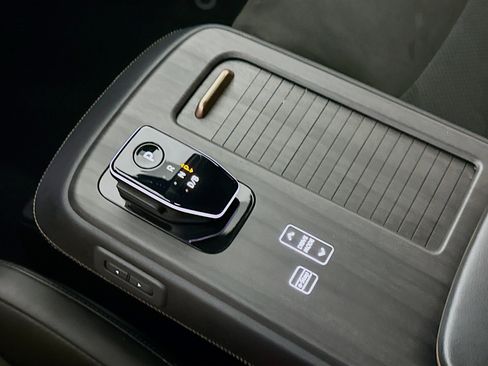 Used 2023 Nissan Ariya FWD image 25