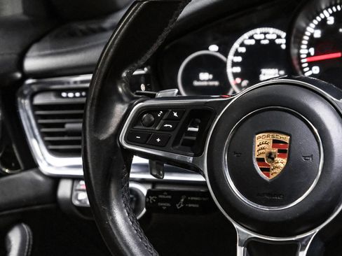 Used 2018 Porsche Panamera 4 image 15