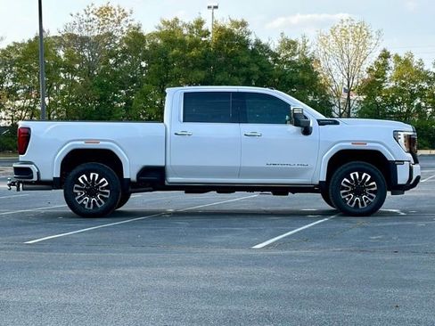 Used 2025 GMC Sierra 2500 Denali Ultimate image 9