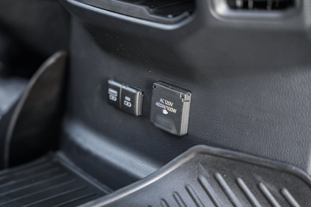 Used 2024 Toyota Tundra Limited AWD/4WD image 37