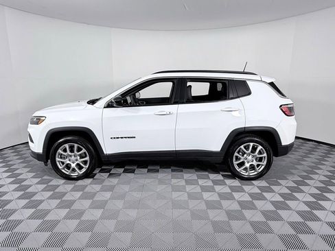 Used 2023 Jeep Compass Latitude w/ Sun and Sound Group image 7