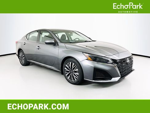 Used 2023 Nissan Altima 2.5 SV image 1