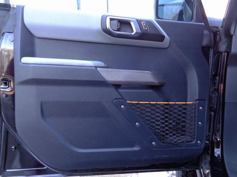 Used 2023 Ford Bronco Badlands image 15