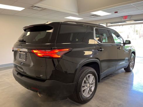 Used 2022 Chevrolet Traverse LT image 2