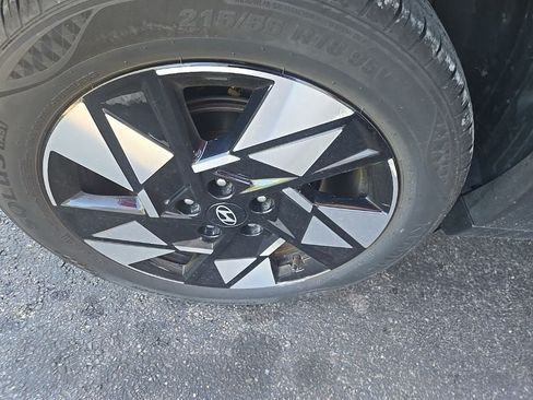 Used 2025 Hyundai Kona SEL AWD/4WD image 12