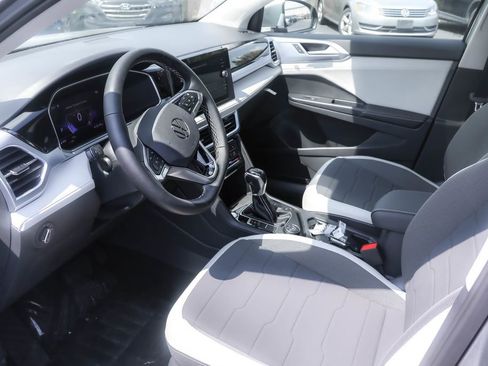 New 2025 Volkswagen Taos SE image 21