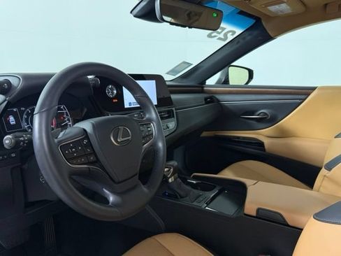 Used 2025 Lexus ES 350 w/ Premium Package FWD image 4