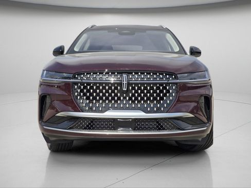 Used 2025 Lincoln Nautilus Reserve image 2