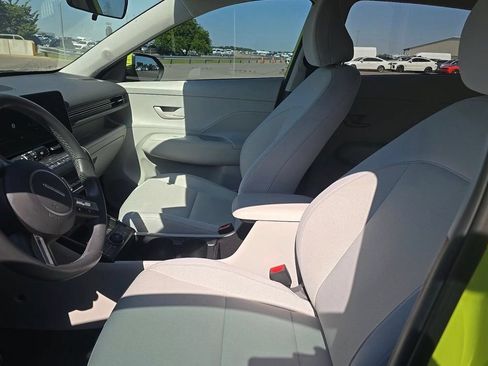 Used 2024 Hyundai Kona SEL FWD image 4