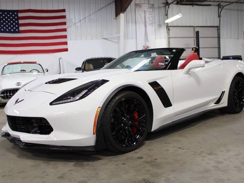 Used 2016 Chevrolet Corvette Z06 w/ 3LZ Preferred Equipment Group RWD image 18