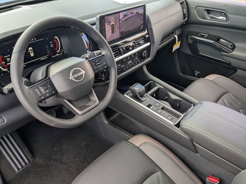New 2026 Nissan Pathfinder Platinum FWD image 10