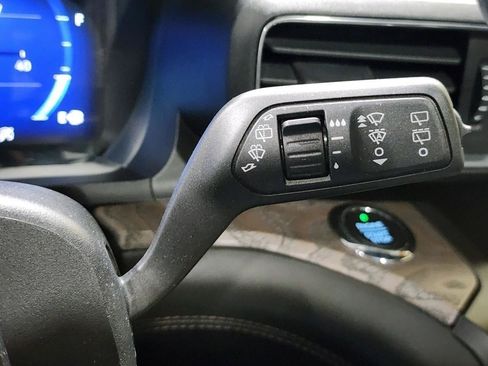Used 2020 Ford Explorer Platinum w/ Premium Technology Package AWD/4WD image 12