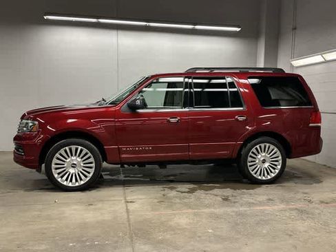 Used 2015 Lincoln Navigator 4WD w/ Equipment Group 101A Reserve image 2