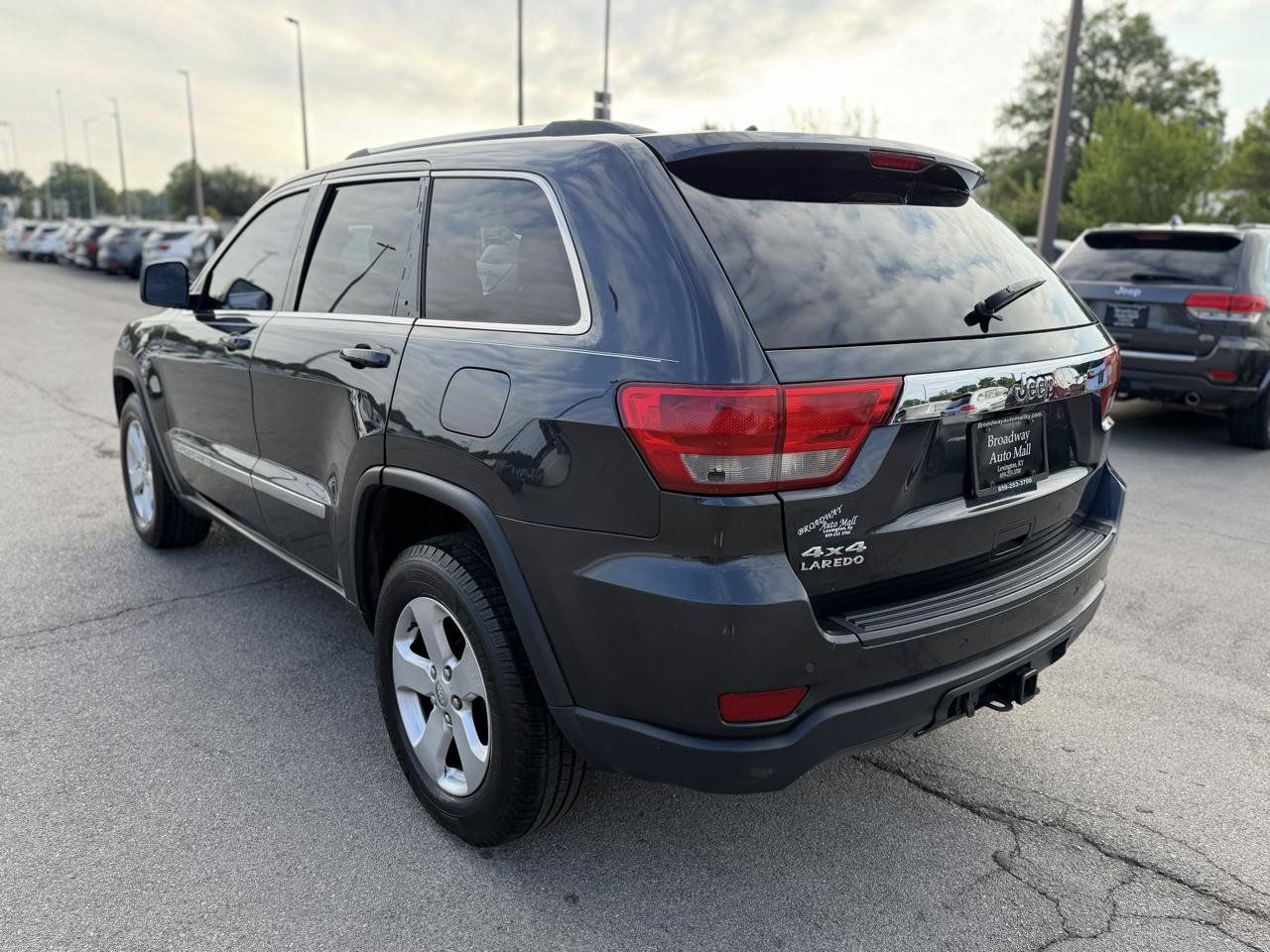 Used 2013 Jeep Grand Cherokee Laredo AWD/4WD image 5