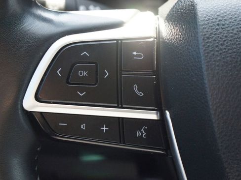 Used 2023 Toyota Highlander Limited image 10