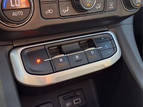 Certified 2021 GMC Acadia SLT w/ Elevation Edition FWD image 10