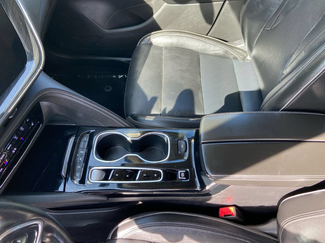 Used 2021 Buick Envision Essence AWD/4WD image 18
