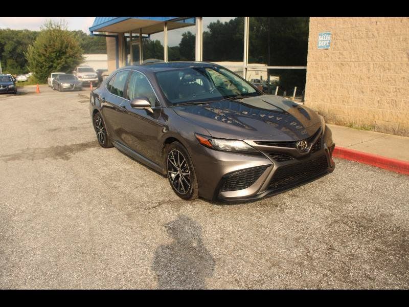 Used 2021 Toyota Camry SE w/ Convenience Package FWD image 1