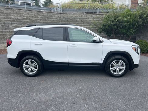 Used 2023 GMC Terrain SLE w/ Driver Convenience Package image 10