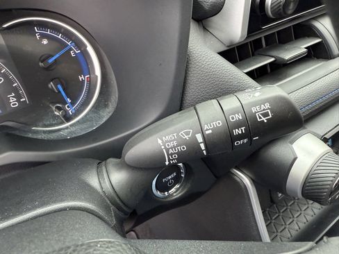 Used 2023 Toyota RAV4 SE image 32