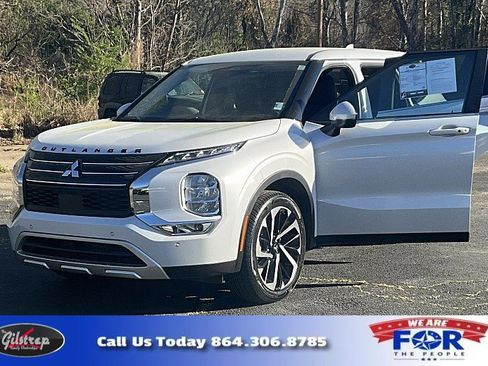 Used 2024 Mitsubishi Outlander SE FWD image 1