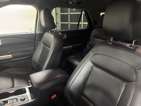Certified 2022 Ford Explorer XLT w/ Equipment Group 202A image 18