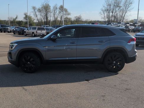 Used 2024 Volkswagen Atlas Cross Sport SE w/ Panoramic Sunroof Package AWD/4WD image 2