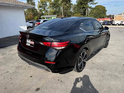 Used 2022 Nissan Sentra SR w/ SR Premium Package image 9