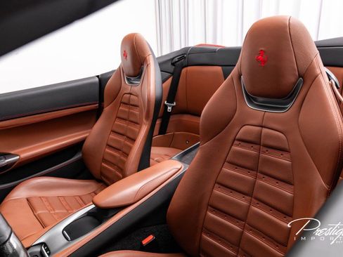 Used 2019 Ferrari Portofino image 35