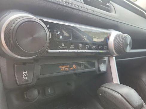 Used 2021 Toyota RAV4 LE image 20