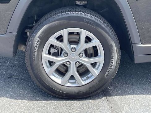 Certified 2023 Jeep Grand Cherokee L Limited AWD/4WD image 15