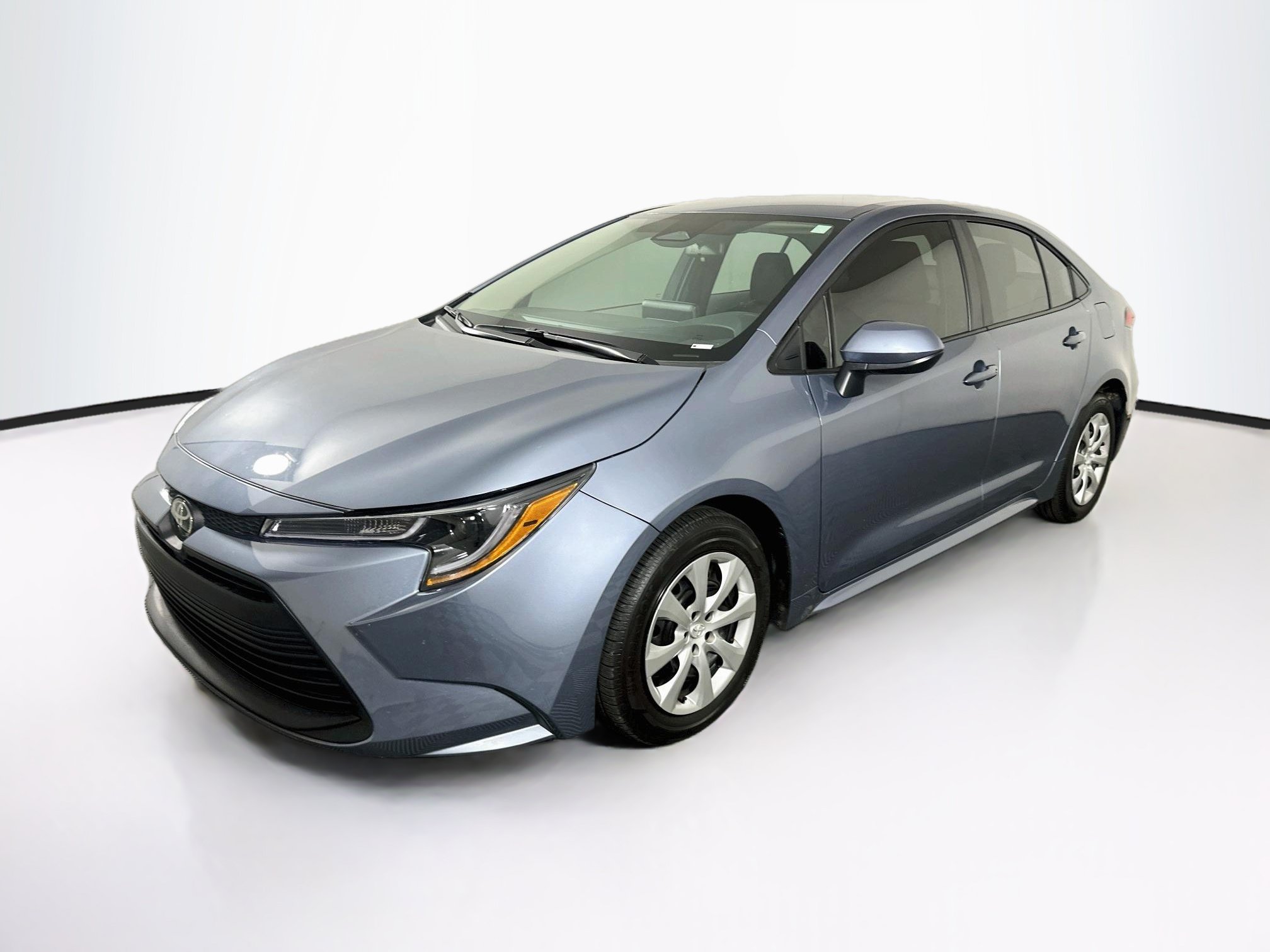 Used 2026 Toyota Corolla LE FWD image 3